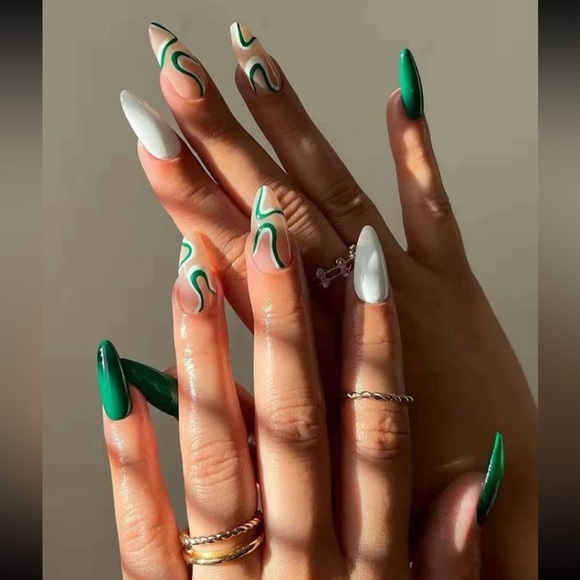 Green & White Abstract Swirl Press On Nails 💅🏼 💚🤍✨ - Picture 1 of 7